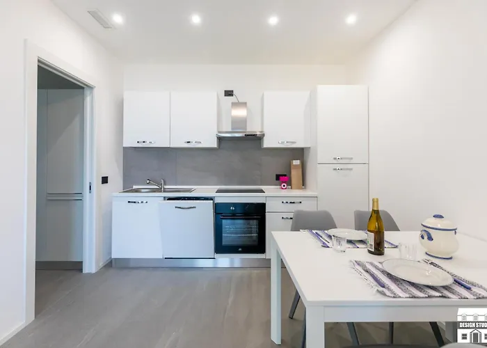 Symphony House By Design Apartment *